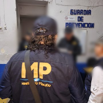 Noti7Guatemala's tweet image. La Fiscalía contra el Delito de Extorsión y #PNC realizan #Requisa en el Centro de Detención Preventiva para Hombres y Mujeres de #AltaVerapaz.