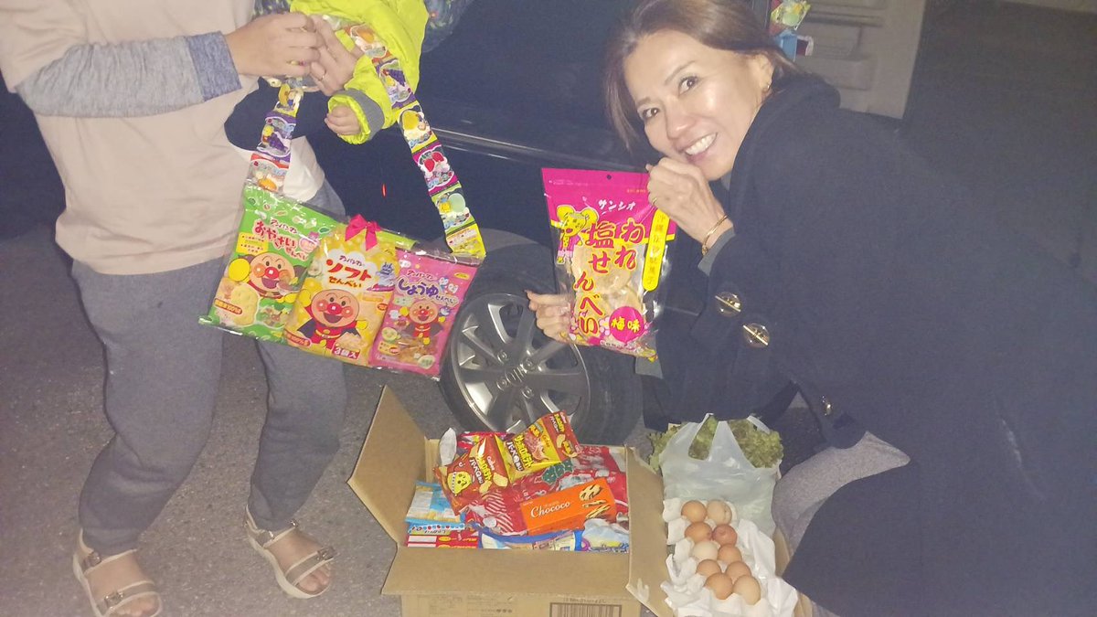 gorgeous_rie's tweet photo. 5世帯への宅食支援🍙全国的に気温下がってるようですが、沖縄も風が強く寒い😂
今回はひとり親ではなく、旦那さんが居ても色々な事情で厳しいご家庭が多く中々支援が受けられず…早速行政に繋いだので少しでも良い方向にいくと良いなぁ😊
#女性を元気にする会
#女性の自立支援
#ゴージャス理枝 https://t.co/O9ZCO96KdN