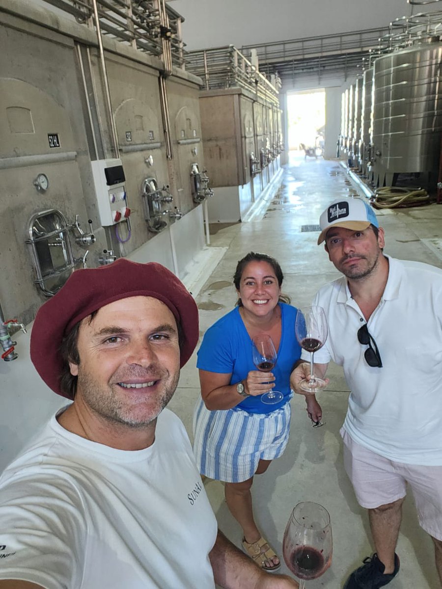 galobasu's tweet image. El crack de Agustín Lanús (Sunal) nos llevó de paseo a @badbrotherswe (increíble lugar) y a probar lo que se viene en sus vinos @agustin_lanus