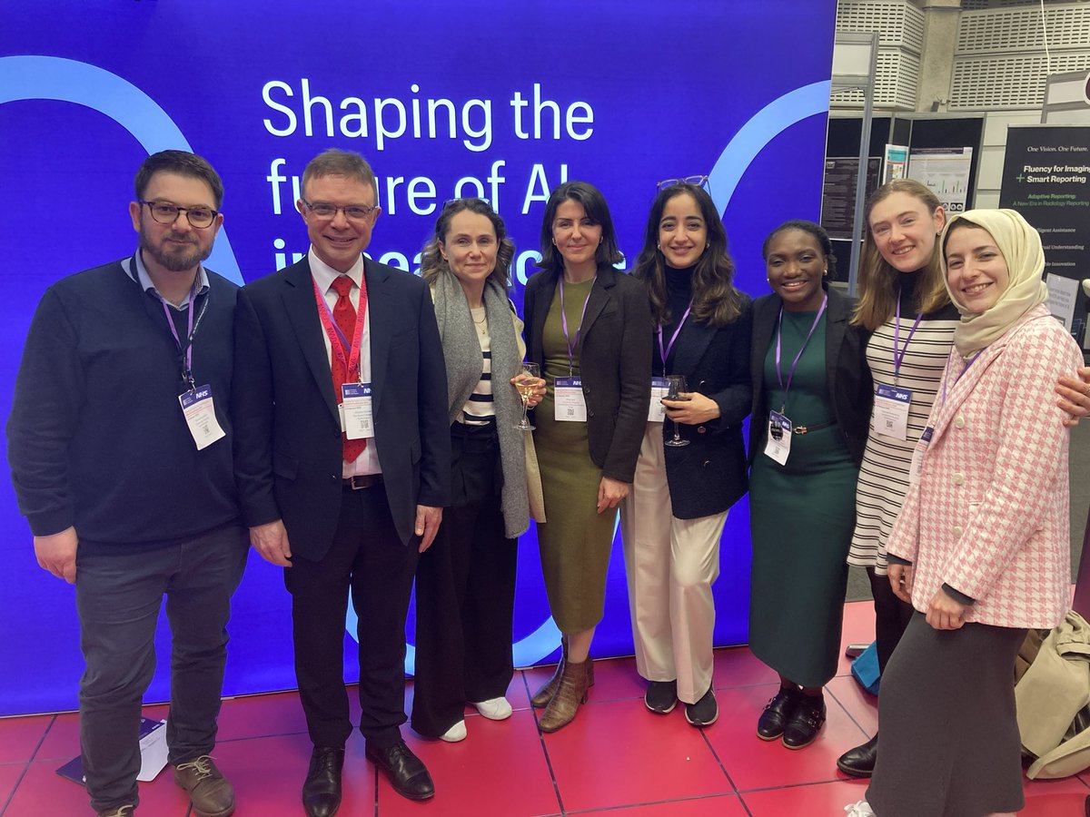 Great to meet with Charlie Lane and some of the excellent #radiology resident doctors from <a href="/UHSFT/">University Hospital Southampton 💙</a> <a href="/UHS_Radiology/">UHS Radiology</a> at the <a href="/RCRadiologists/">The Royal College of Radiologists</a> #RCRGlobalAI Congress, among the more than 1000 delegates