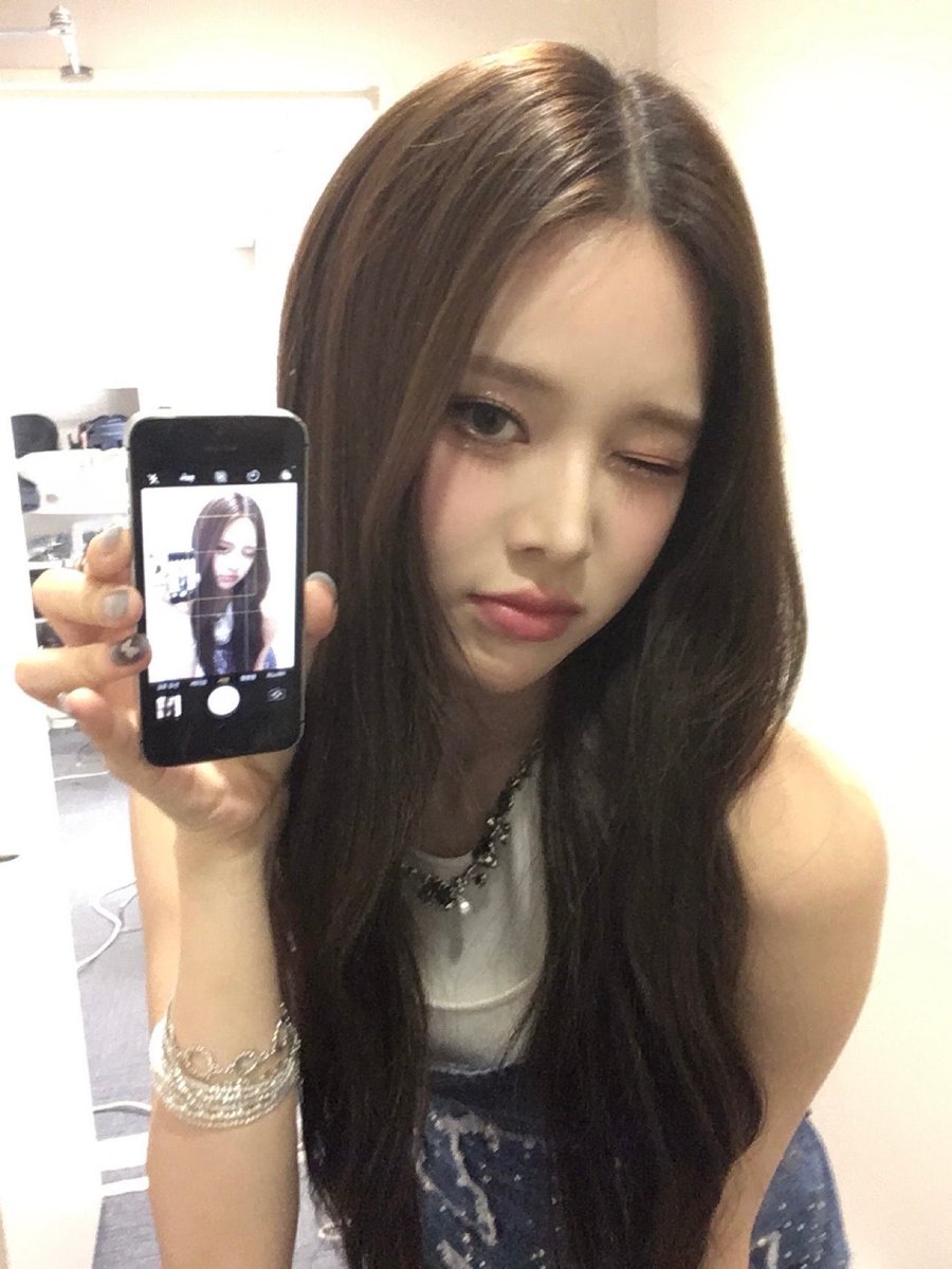 209_rats's tweet photo. 일본에서 얼굴 최대치 찍어버리심,,, https://t.co/KXIGB2NAaS