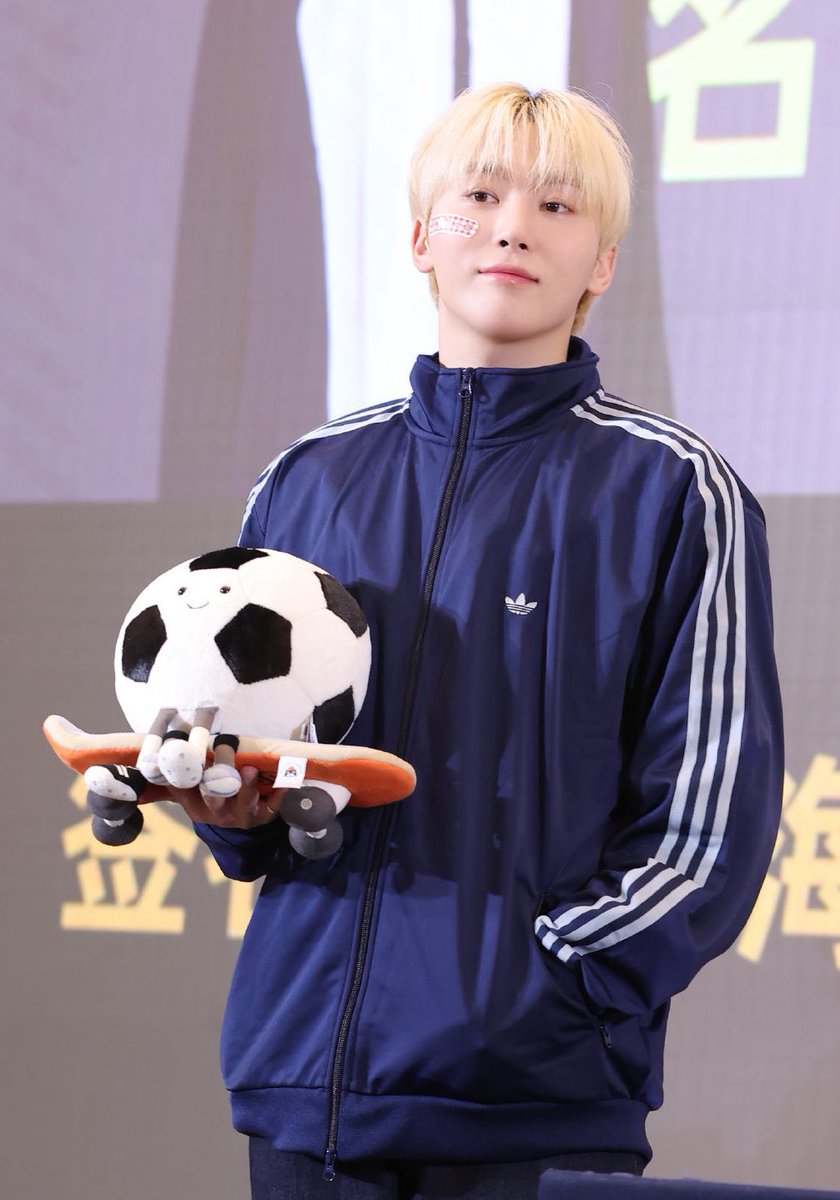 kwansources's tweet photo. always down bad for athlete seungkwan looks https://t.co/0azXX7t4i4