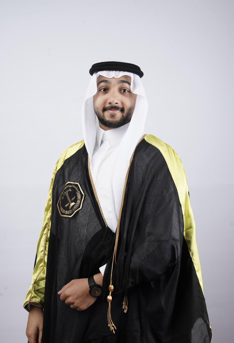 shababharb's tweet photo. نبارك للمهندس فيصل بن عبدالله مدني المجيدلي الجابري الحربي 
وحصوله على درجة البكالوريوس في علوم الهندسة الكيمائية 
من جامعة الملك فهد للبترول و المعادن 
نبارك له ونسال الله له التوفيق في خدمة بلاده 🇸🇦 https://t.co/vvxhXEJwbP