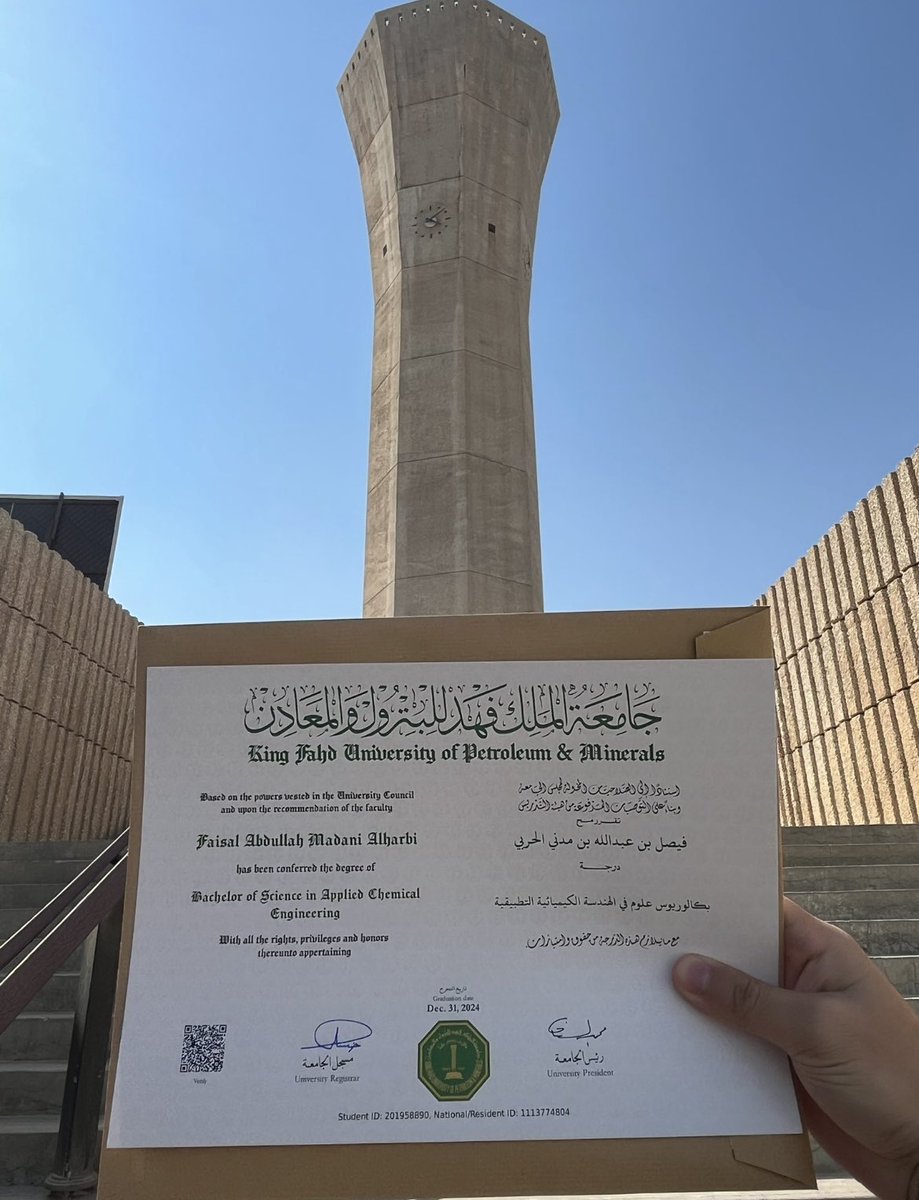 shababharb's tweet photo. نبارك للمهندس فيصل بن عبدالله مدني المجيدلي الجابري الحربي 
وحصوله على درجة البكالوريوس في علوم الهندسة الكيمائية 
من جامعة الملك فهد للبترول و المعادن 
نبارك له ونسال الله له التوفيق في خدمة بلاده 🇸🇦 https://t.co/vvxhXEJwbP