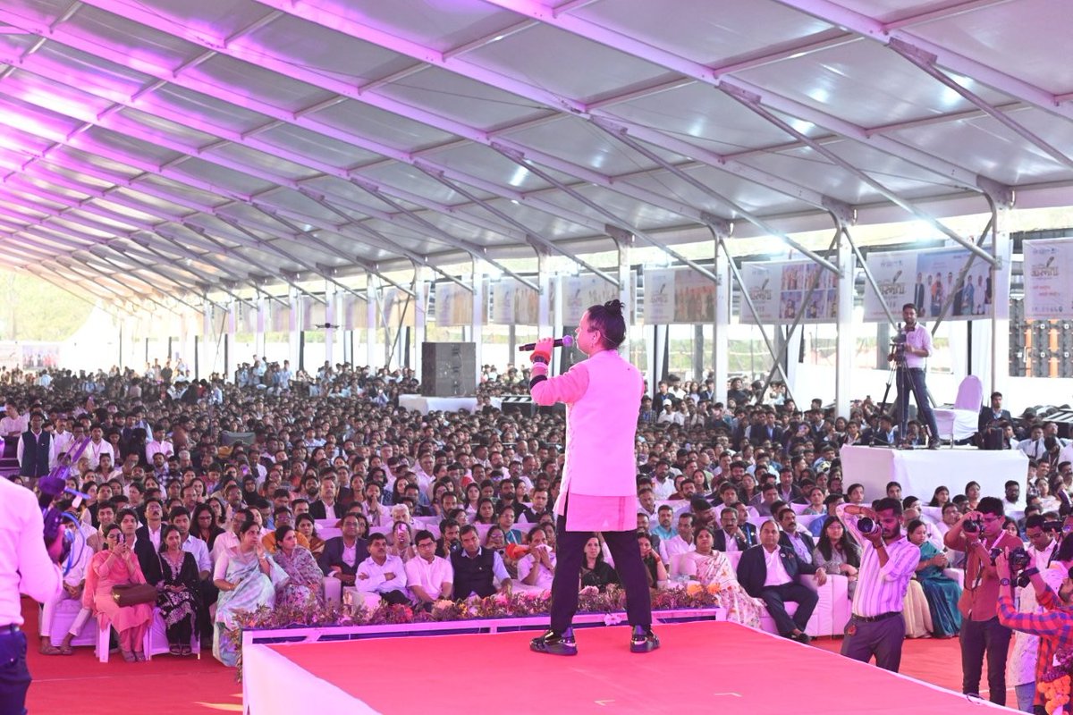 dome_world's tweet photo. The Founder’s Day celebrations at the World Peace Dome ended on a magical note with an incredible performance by @Kailashkher and the Kailasa band! Their soulful voice, energetic music, and deep spiritual essence filled the air, creating a beautiful atmosphere of joy and unity.

The event marked the birthday of Revered Prof. Dr. Vishwanath Karad, the visionary behind MAEER’s MIT Group of Institutions and the creator of the World Peace Dome. It was a day of reflection, gratitude, and celebration, bringing together esteemed guests, dignitaries, and students to honour his lifelong dedication to education, spirituality, and world peace.

As the evening progressed, the intriguing music united everyone in a shared experience of the music. The melodies filled the air, creating an unforgettable moment of togetherness. It was the perfect ending to a memorable Founder's Day dedicated to wisdom, excellence, and peace.

#KailashKher #FoundersDayCelebration #BharatAsmitaNationalAward #MITWPU #MITSOG