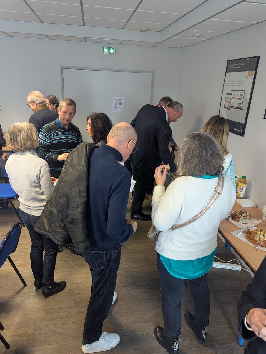 Cerfrance49's tweet photo. La semaine dernière, nous avons eu le plaisir d’accueillir nos anciens collaborateurs retraités au siège d’Angers pour une galette des rois. Michel Besançon, Directeur Général, a partagé les dernières actualités de l’entreprise. Merci pour ces échanges ! 🤝

Retour en images ⬇ https://t.co/wOwT4jSlIL