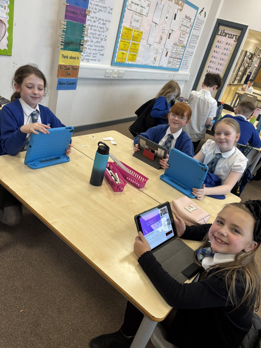 MissDocherty7's tweet photo. Digital lunchtime club was a success!😁 @MissPCairney #CalderbridgeDigital https://t.co/R6ZTPfgLMr