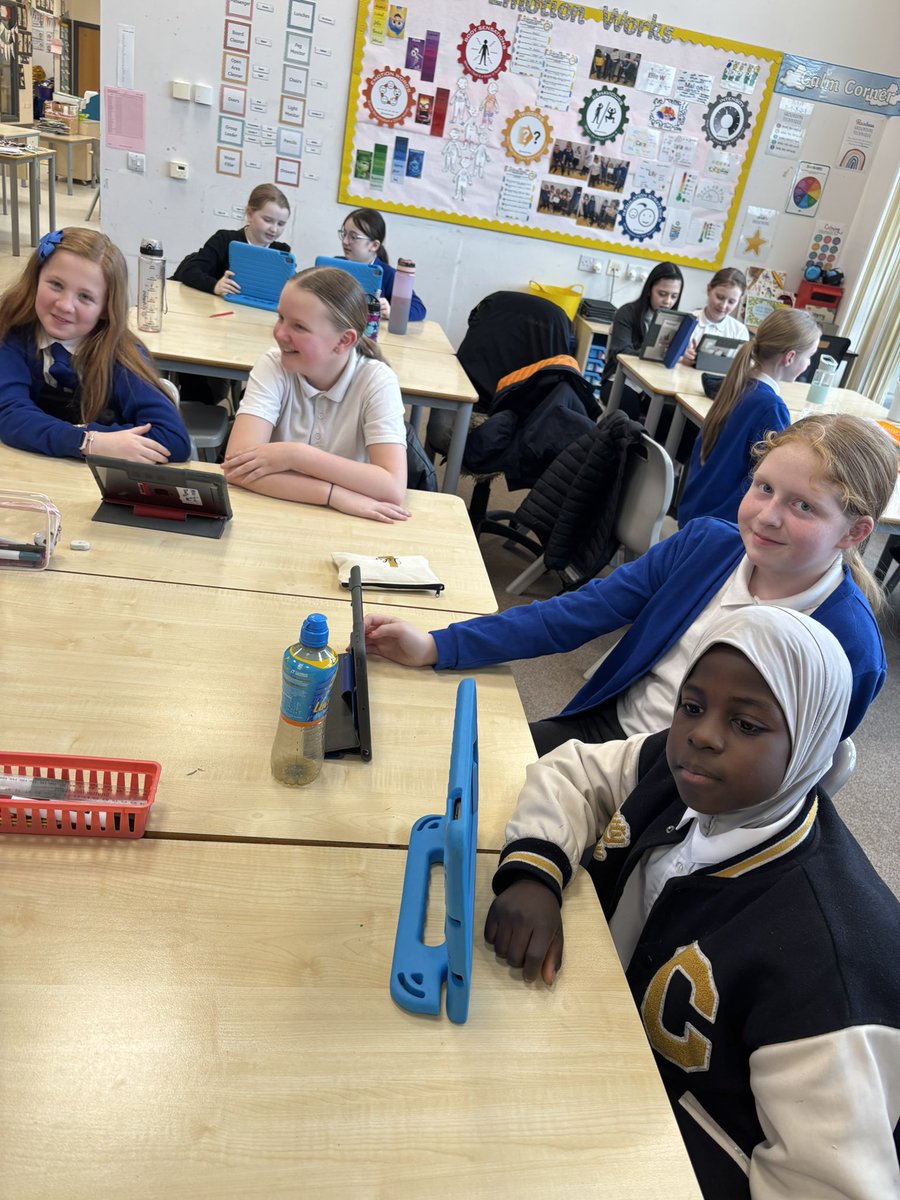 MissDocherty7's tweet photo. Digital lunchtime club was a success!😁 @MissPCairney #CalderbridgeDigital https://t.co/KFgWudiSPX