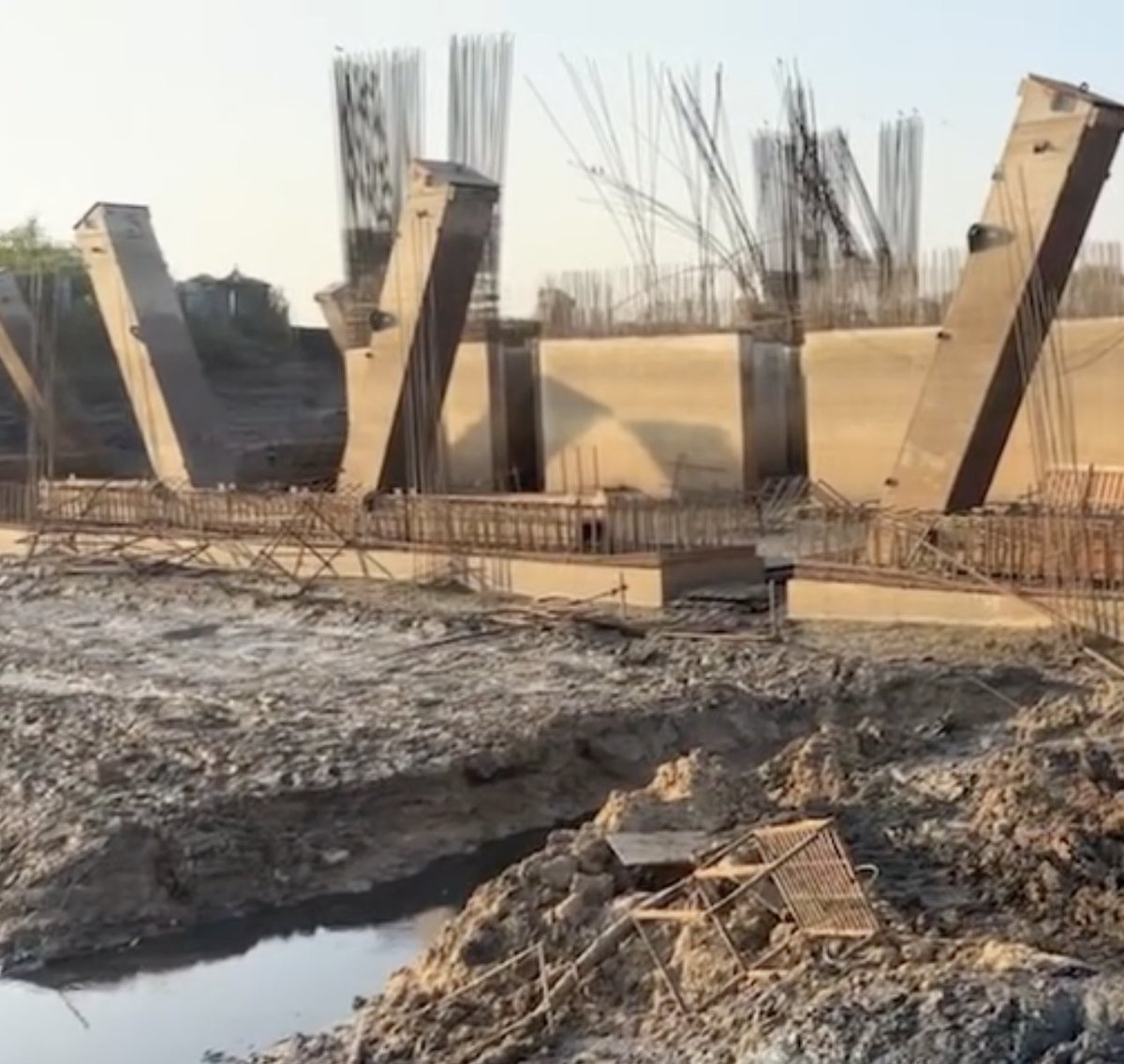 amaravatinews24's tweet image. 𝐀𝐦𝐚𝐫𝐚𝐯𝐚𝐭𝐢 𝐈𝐜𝐨𝐧𝐢𝐜 𝐓𝐨𝐰𝐞𝐫𝐬 𝟑, 𝟒, 𝟓 : 𝐃𝐞-𝐖𝐚𝐭𝐞𝐫𝐢𝐧𝐠 𝐏𝐫𝐨𝐜𝐞𝐬𝐬 𝐌𝐨𝐬𝐭𝐥𝐲 𝐂𝐨𝐦𝐩𝐥𝐞𝐭𝐞𝐝

#AndhraPradesh #Amaravati #APCRDA @PrajaRajadhani