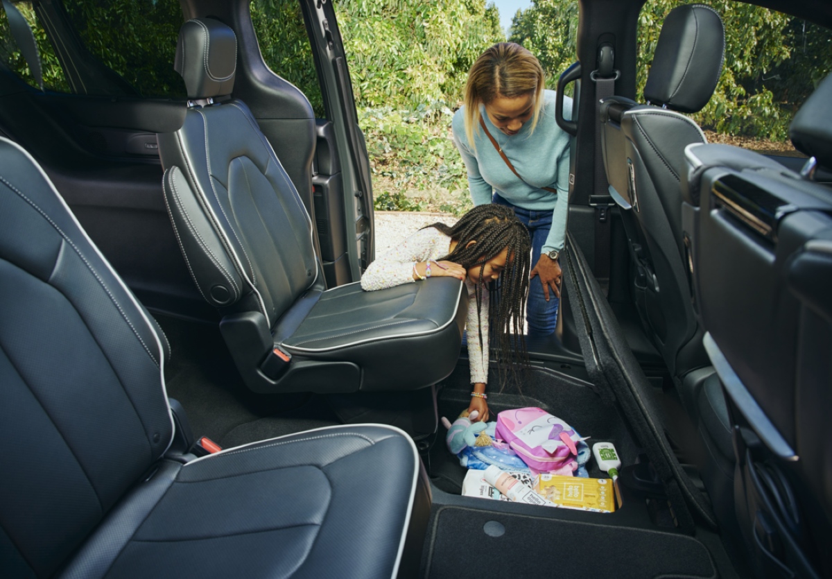 LandmarkDCJ's tweet photo. The Chrysler Pacifica is the perfect minivan for soccer moms on the go ⚽️, offering ample space for the whole team and their gear, plus available Stow 'n Go seating for effortless cargo management.🏆 🎶. #ChryslerPacifica #SoccerMom #MinivanLife #CarPool #FamilyCar https://t.co/mcBkk1GjHB