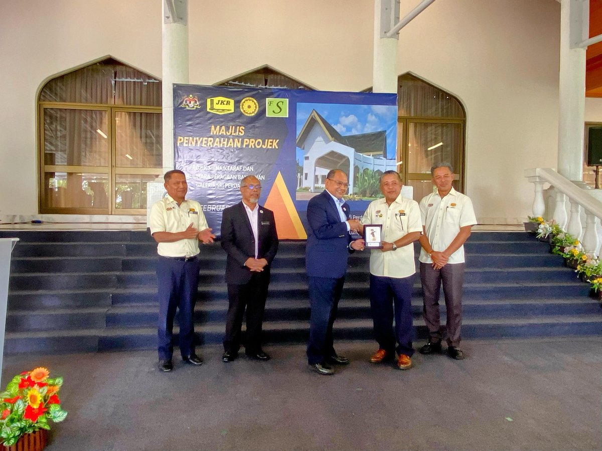 4 Feb 25 - Majlis Penyerahan Projek Siap Majlis Serahan Projek Galeria Sri Perdana, Kuala Lumpur yang disempurnakan oleh YBhg Datuk Seri KSU  KPN bersama YBhg Datuk Wira KPKR. 
<a href="/moworksmy/">Kementerian Kerja Raya Malaysia</a> <a href="/IPJKR_Official/">JKR Malaysia Rasmi</a> <a href="/RoslanisE/">Roslan bin Ismail</a> <a href="/IEsa2018/">IbrahimEsa2018</a> <a href="/CKBA2_JKR/">CKBA2 JKR</a>