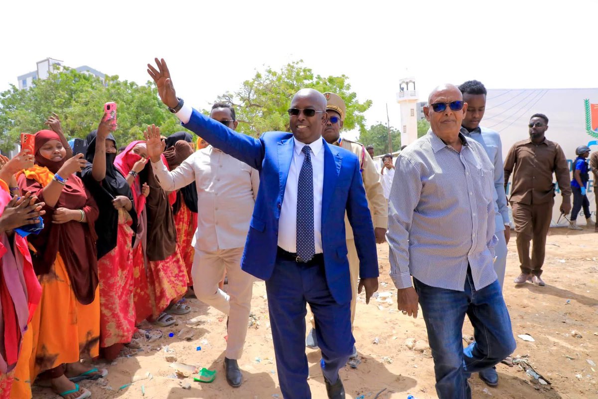 Guddoomiyaha G/Banaadir ahna Duqa Muqdisho Md. Maxamed Axmed Amiir ayaa dhagax dhigay Beerta Ummadda ee G/Banaadir, asigoona sheegay in mashruucaan uu yahay mid loogu tala-galay helitaanka goobo nasiino iyo dalxiis oo bulshada ka wada dhaxeeya, qeybna ka ah horumarinta Caasimada.