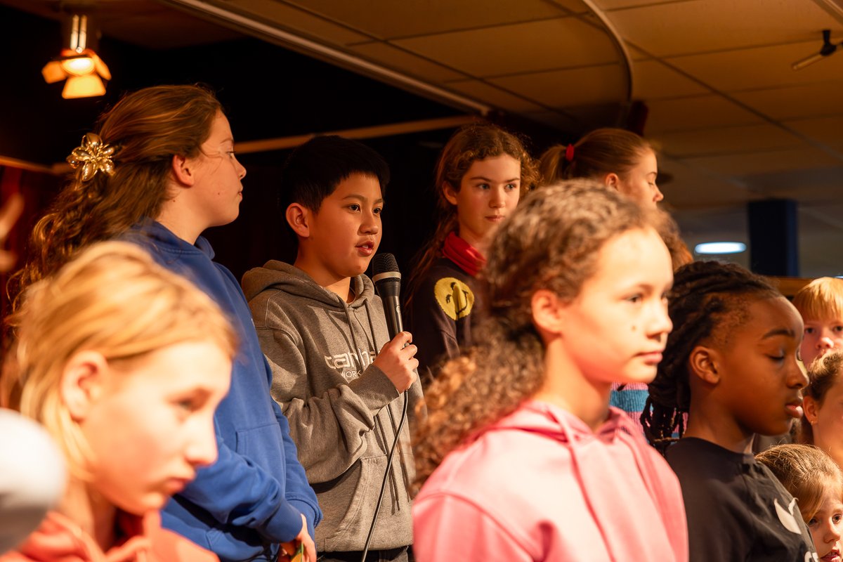 Minister Sophie Hermans (Klimaat en Groene Groei)  bracht gisteren een bezoek aan de Brederoschool en ging in gesprek met de leerlingen over hun zorgen rondom klimaatverandering en de toekomst. 🌍💚 #sophiehermans #brederoschool #openbaaronderwijsgroningen #samensterkinleren