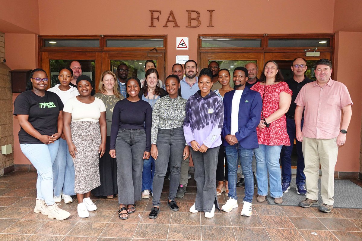 Fabiteam1's tweet photo. 🎓 Farewell to the 2024 #CPHB Interns!
After a year of hands-on training in #Phytosanitation & #Biosecurity at #FABI, our interns are ready for the next step in their careers. Huge thanks to our mentors & sponsors for supporting this vital program! 🌱🔬 https://t.co/vh44bsAgNX