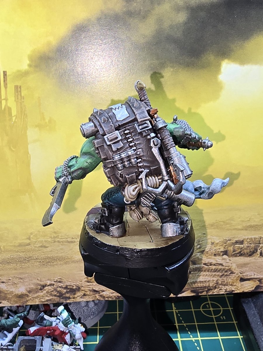 miniaturepaint's tweet photo. First miniature of the year painted up, Ork Boss Snikrot. 
#warhammercommunity #wh40k #orks #miniaturepainting #gamesworkshop #miniaturepainting #warhammerpainting #warhammer40k https://t.co/0gL26dNhIZ