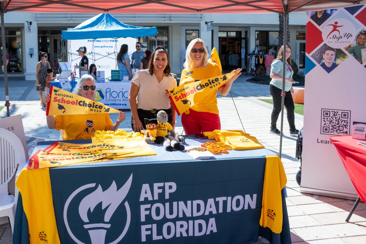 AFPF_FL's tweet photo. The Fort Myers #NationalSchoolChoiceWeek fair was an absolute blast this past Saturday! It was inspiring to see so many families exploring their options for a brighter future. Thank you to everyone who joined us – the energy and enthusiasm were unmatched! #AFPFoundation #Flapol https://t.co/0gu6GOTVCo
