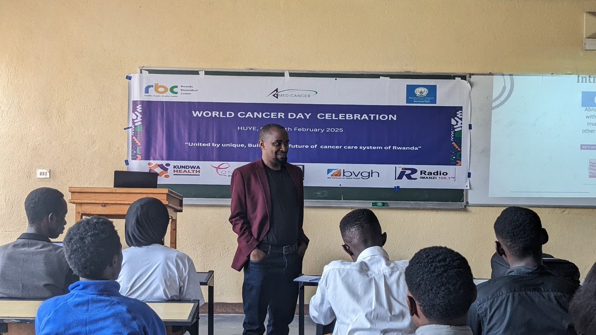 MedcancerRwa's tweet photo. Huge thanks to Dr Djibril, Pathologist at @chu_butare and @RBCRwanda
representative for his valuable insights at our workshop on "Importance and Opportunities of Youth Participation in Cancer Control and Advocacy."
Your expertise was invaluable! #YouthInCancerCare https://t.co/zPnVPtG3qz