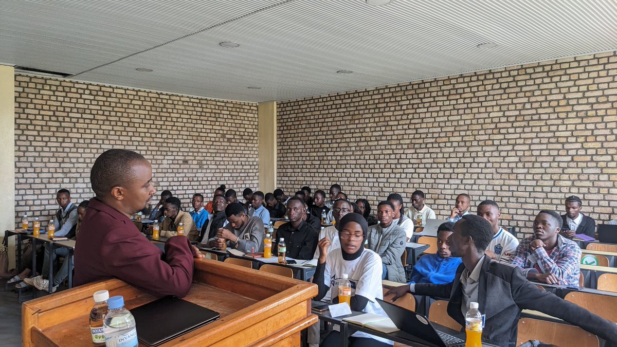 MedcancerRwa's tweet photo. Huge thanks to Dr Djibril, Pathologist at @chu_butare and @RBCRwanda
representative for his valuable insights at our workshop on "Importance and Opportunities of Youth Participation in Cancer Control and Advocacy."
Your expertise was invaluable! #YouthInCancerCare https://t.co/zPnVPtG3qz