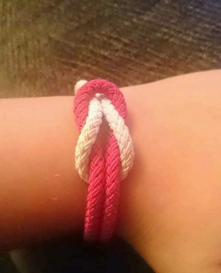 Abby_Claree's tweet image. Proudly wearing my #UnityBand for @CR_UK and #WorldCancerDay to show my support for all the people fighting such a horrible disease and to remember those who have passed, including my Nanny Joyce, who battled so hard even until the very end. ❤💜 #WorldCancerDay2025 #WCD2025 #WCD