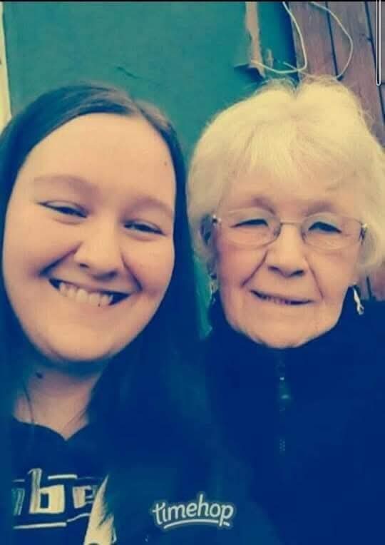 Abby_Claree's tweet image. Proudly wearing my #UnityBand for @CR_UK and #WorldCancerDay to show my support for all the people fighting such a horrible disease and to remember those who have passed, including my Nanny Joyce, who battled so hard even until the very end. ❤💜 #WorldCancerDay2025 #WCD2025 #WCD