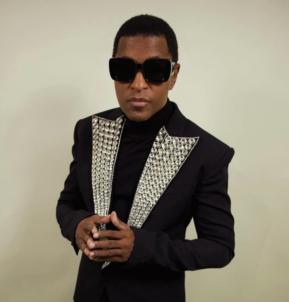 naacpimageaward's tweet photo. There isn’t enough room to list all of his achievements and impact. Kenneth ‘Babyface’ Edmonds is a living legend. 💐 #OurExcellence https://t.co/Tiv6Tcna27