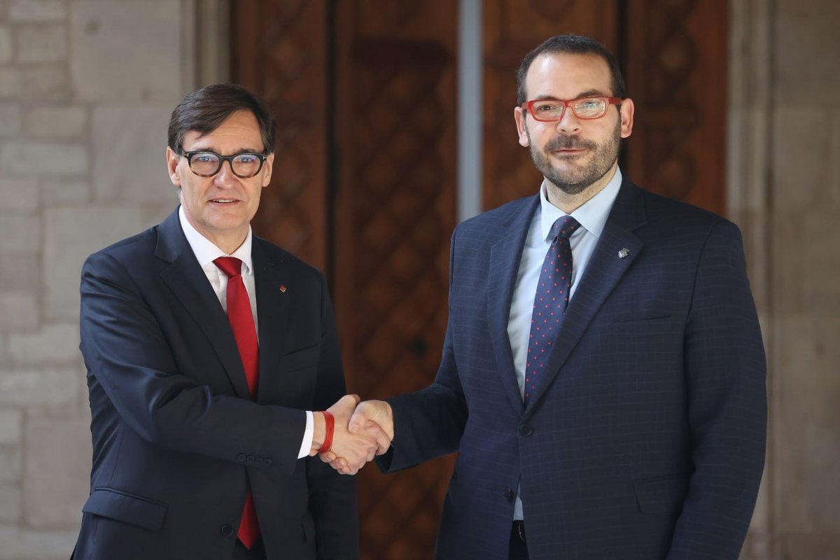 Govern de Catalunya (@govern) on Twitter photo 📸 El #president de la Generalitat, <a href="/salvadorilla/">Salvador Illa Roca</a>, ha mantingut una reunió amb l'alcalde de Mataró, <a href="/DBotePaz/">David Bote Paz</a>.
#ElGovernDeTothom 📸 El #president de la Generalitat, <a href="/salvadorilla/">Salvador Illa Roca</a>, ha mantingut una reunió amb l'alcalde de Mataró, <a href="/DBotePaz/">David Bote Paz</a>.
#ElGovernDeTothom