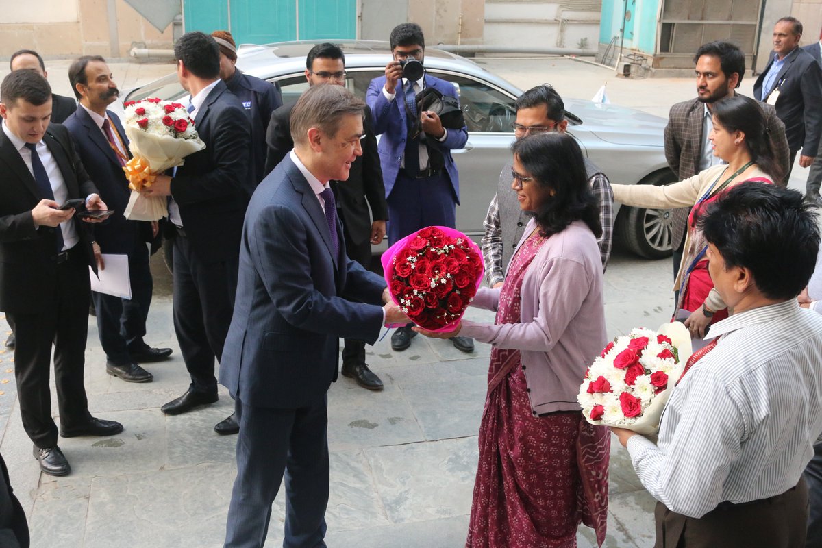 AIIA_NDelhi's tweet image. AIIA is honoured to have the gracious presence of H.E Mr. Nurlan Yermekbayev, Secretary General, Shanghai Cooperation Organisation. AIIA Director (I/C) Prof. (Dr.) Sujata Kadam welcomed him and facilitated a tour of the institute’s facilities. #Ayush #Ayurveda #CareWithCompassion