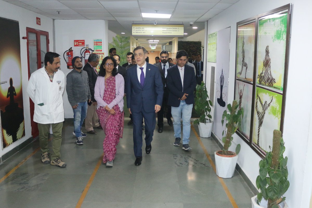 AIIA_NDelhi's tweet image. AIIA is honoured to have the gracious presence of H.E Mr. Nurlan Yermekbayev, Secretary General, Shanghai Cooperation Organisation. AIIA Director (I/C) Prof. (Dr.) Sujata Kadam welcomed him and facilitated a tour of the institute’s facilities. #Ayush #Ayurveda #CareWithCompassion