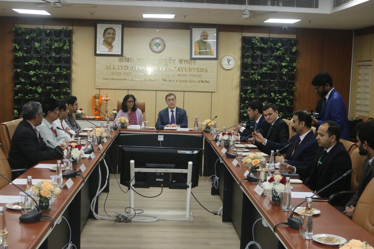 AIIA_NDelhi's tweet image. AIIA is honoured to have the gracious presence of H.E Mr. Nurlan Yermekbayev, Secretary General, Shanghai Cooperation Organisation. AIIA Director (I/C) Prof. (Dr.) Sujata Kadam welcomed him and facilitated a tour of the institute’s facilities. #Ayush #Ayurveda #CareWithCompassion