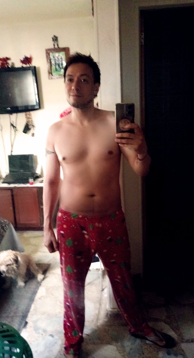WilsonMirandaON's tweet photo. Uds sin Aun usan su pijama de navidad?  🤔 https://t.co/zhsvQ5uLem