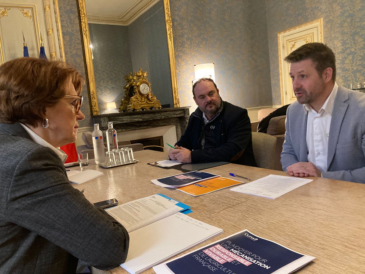 La #FNCuma rencontrait ce matin <a href="/AnnieGenevard/">Annie Genevard</a> <a href="/Agri_Gouv/">Ministère Agriculture et Souveraineté alimentaire</a> , une ministre à l'écoute des collectifs d'agriculteurs que nous représentons
Parmi les mesures que notre fédération défend, et dans la lignée de notre plaidoyer en faveur d'une #mécanisation responsable de l'agriculture,