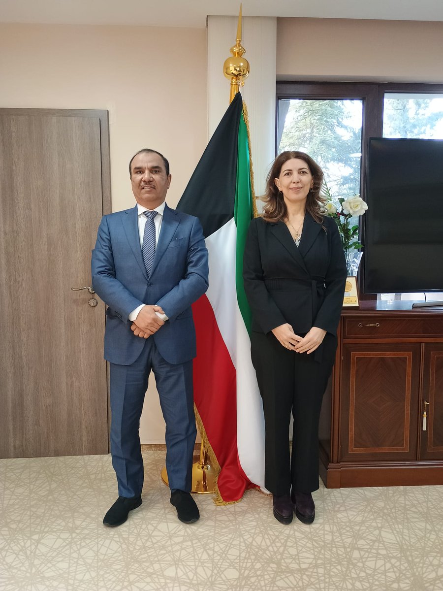 استقبل  سعادة السفير/ غازي حامد الفضلي في مقر السفارة سعادة سفيرة جمهورية  أرمينيا الصديقة السيدة/ تسوفينار خامباردزوميان وذلك يوم الثلاثاء الموافق  4 فبراير 2025م وتم خلال اللقاء مناقشة العلاقات الثنائية بين البلدين  الصديقين
#السفير_غازي_حامد_الفضلي