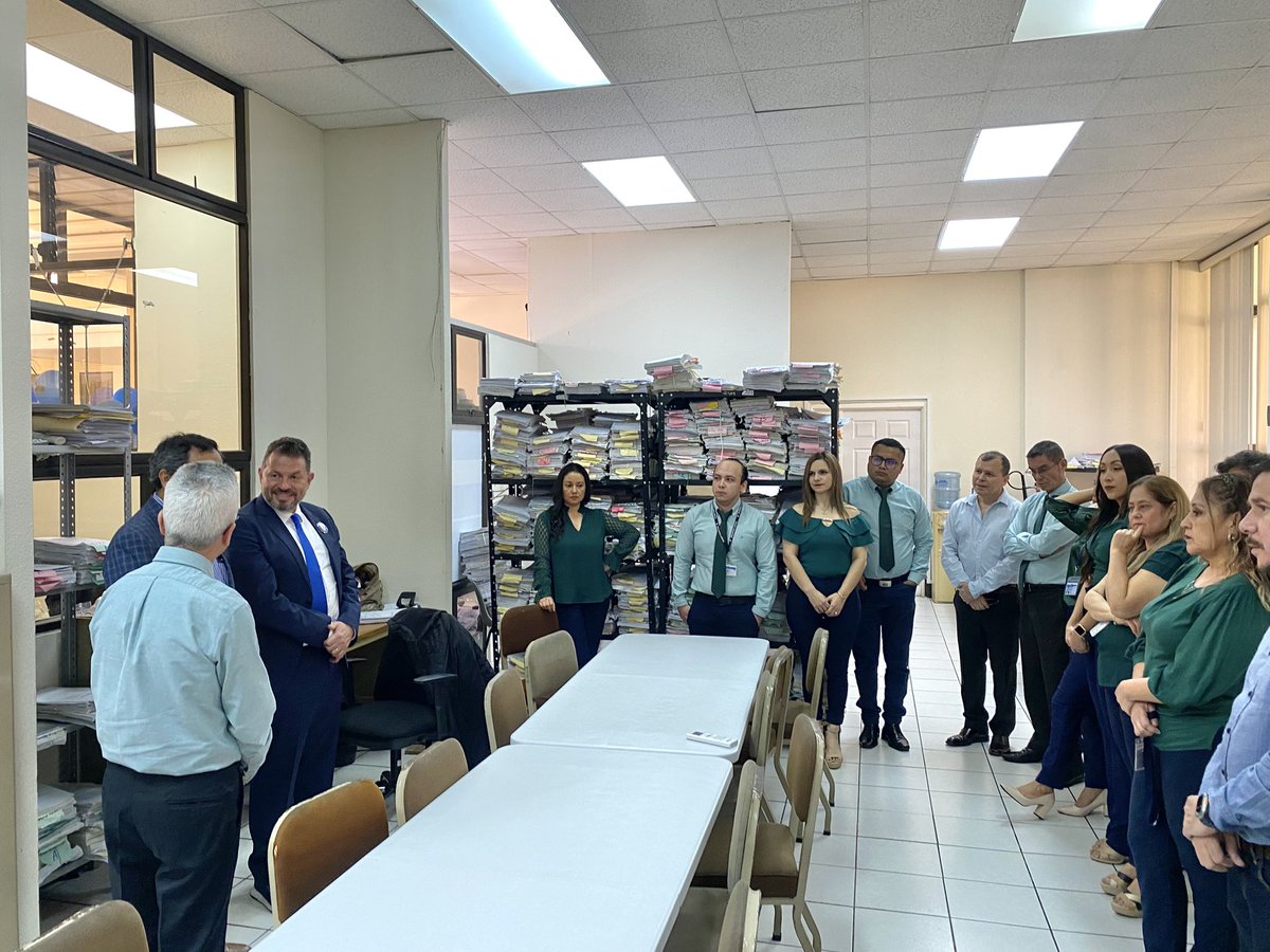 union_guatemala's tweet photo. ¡El equipo de #Planilla6 llegó al oriente del país! En Chiquimula visitamos varias instituciones y conversamos con colegas, para darles a conocer nuestra propuesta e invitarlos a votar por nuestra planilla este 7 de febrero. #UnidosSomosFuertes #CANGGT https://t.co/iSa4iccwM9