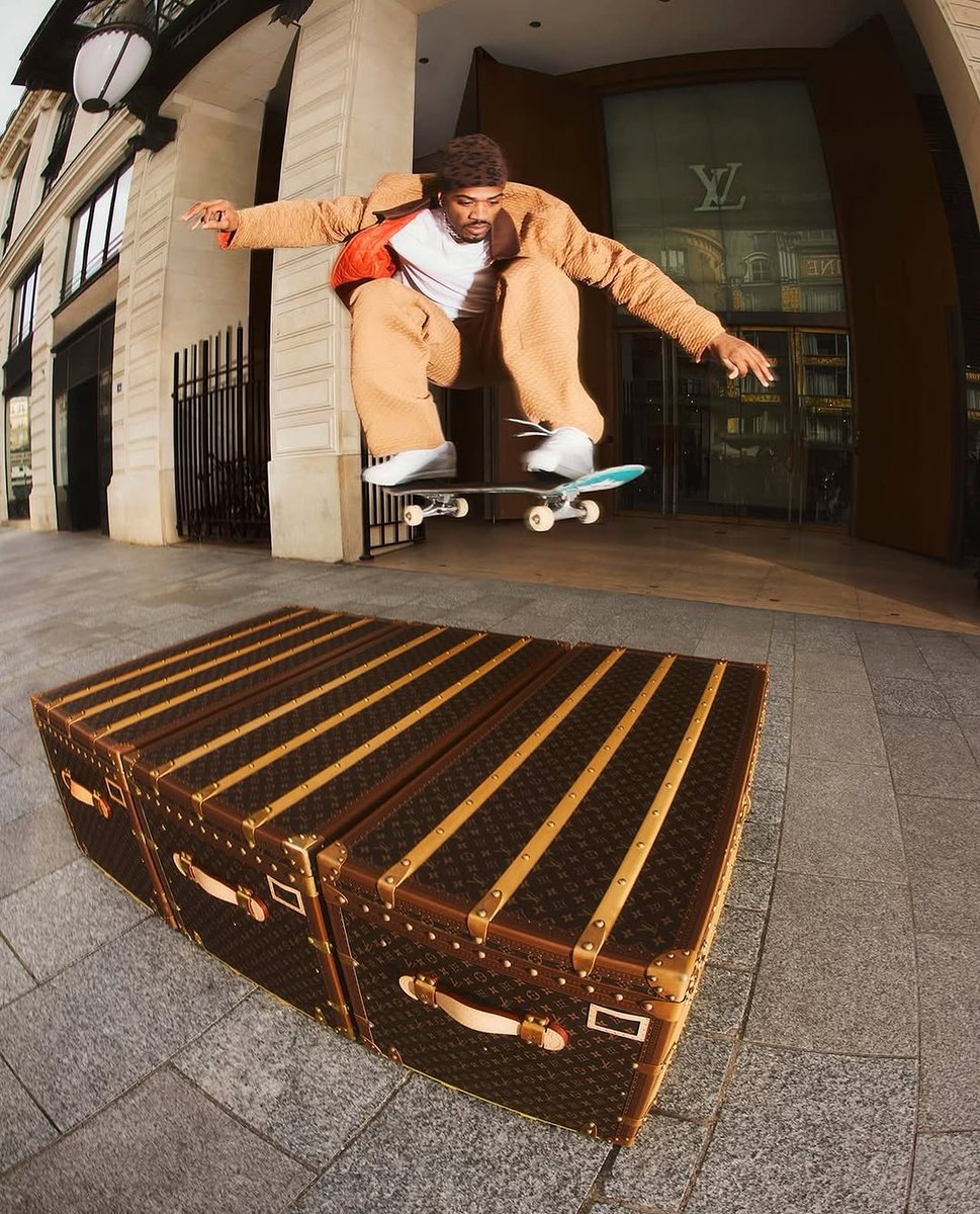 Complex Style tweet media