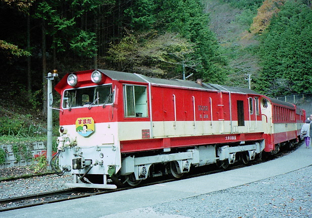 enaokun's tweet photo. 形式別再構築編、１９９７年１１月大井川編、
井川駅にてＡＰＳカメラで３カットです。
#FUJIFILM 
#epion https://t.co/6D7TI7IAAV