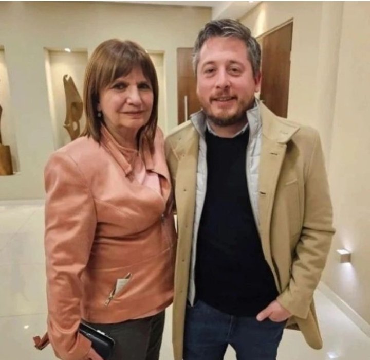 🌟🇦🇷 ¡Felicitaciones <a href="/PatoBullrich/">Patricia Bullrich</a>, Ministra de Seguridad Nacional! Tu dedicación, experiencia e incansable lucha, inspiran confianza. Con valentía y compromiso defendiendo la vida, el patrimonio y la paz de todos los argentinos. ¡Juntos por una Argentina más segura y fuerte! 💙