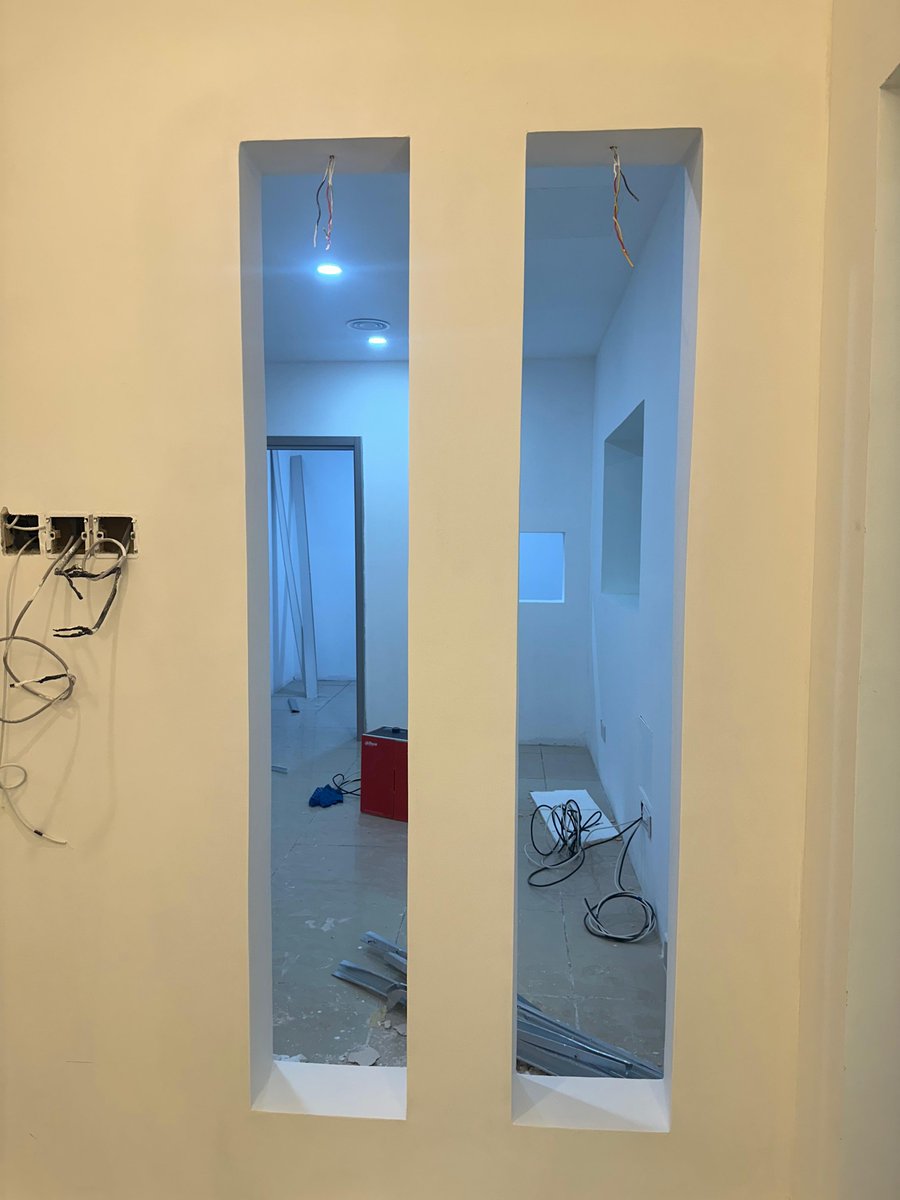 From plain to stunning! ✨ We added sleek lighting to this gypsum wall, and the results speak for themselves. Swipe to see the transformation! 🔥💡 #JamiroBroadcast #GlowUp #LightingPerfection