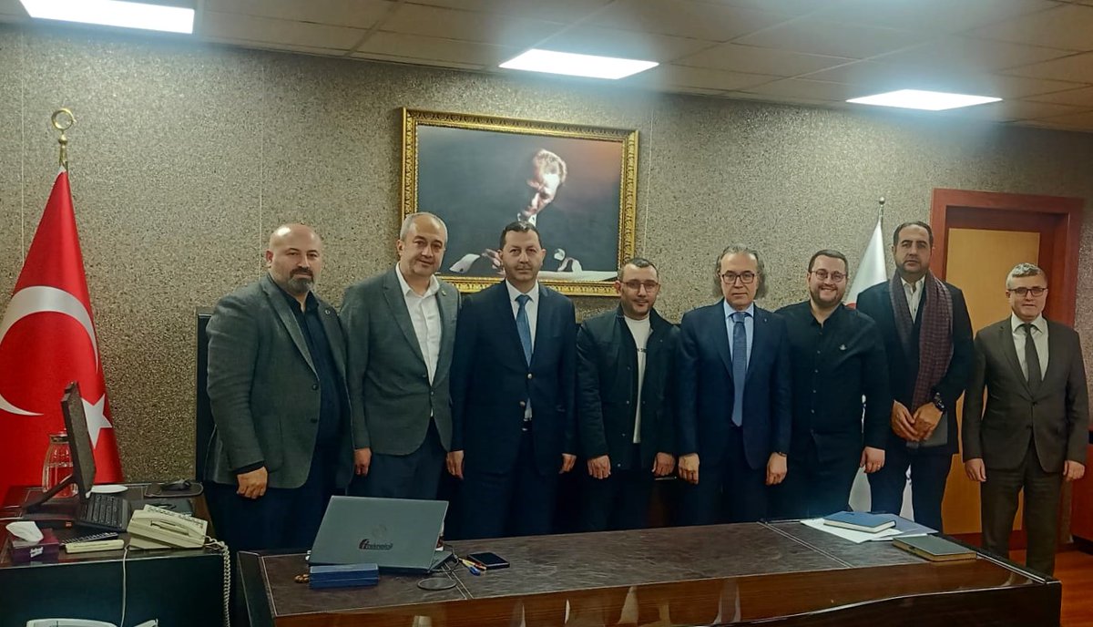 ➡️Meclis Üyelerimiz Mehmet Karadavut ve Eren Şengüzel, 4️⃣3️⃣’üncü Meslek Komitesi Başkanımız Hasan Uz, Komite Başkan Yardımcımız Ömer Toker ve Komite Üyemiz Faik Akgöz, Bursa Defterdarı Halil Tekin’i ziyaret etti. Ziyarette yolcu ve servis taşımacılığı sektöründe vergi iadeleri ve