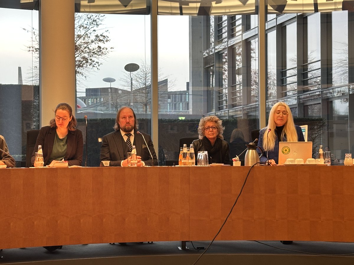 Many thanks to <a href="/GrueneBeate/">Beate Müller-Gemmeke</a>, Bundestag member, Green; <a href="/ToniHofreiter/">Toni Hofreiter</a> for the opportunity to report about "human safari"--killer drone attacks on civilians--to the German government members. 

<a href="/ja_friedrich/">Julia Friedrich</a> shared a valuable report about the Ukrainians in occupied territories.