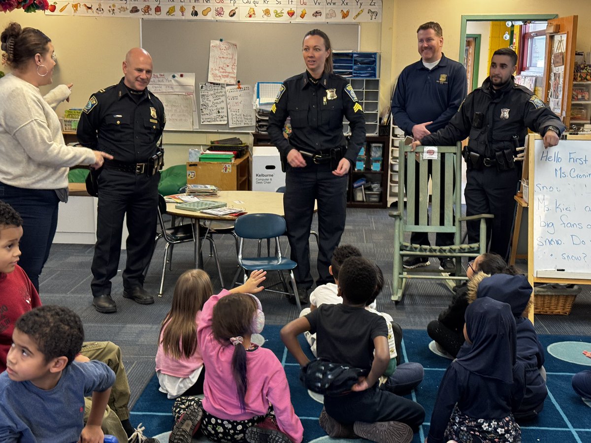 SuperBaston's tweet image. We continue to build relationships one day at a time.💙📚😍 #BPD #BPS #CurleyK8 #Smiles #Fun #Together #Ournarrative