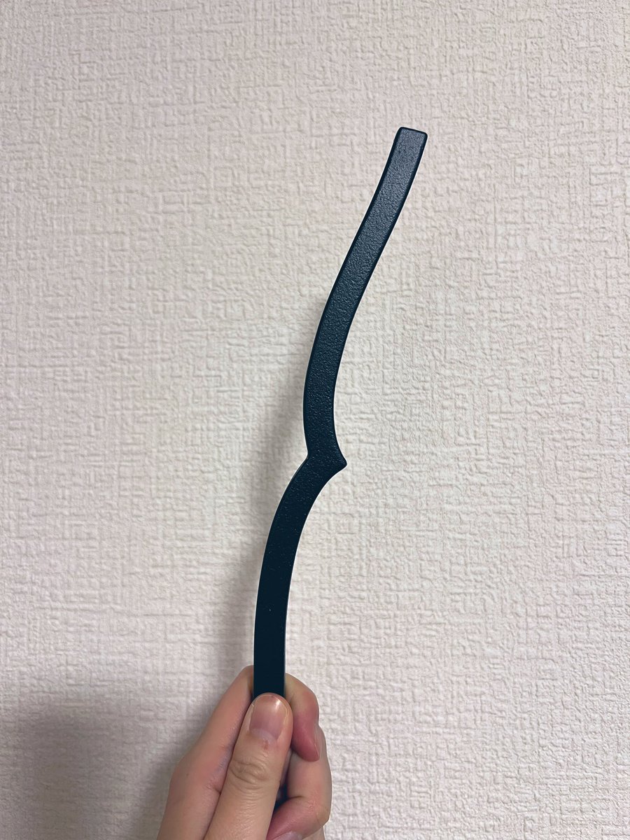 OKYO000's tweet photo. 2025年、個人的にはインプットの年。
ふと、都度、机の上でページを押さえるのが面倒になったので、#コクヨ の #本に寄り添う文鎮  を入手。これで1ページでも多く読めて、もろもろ捗るはず‼︎ https://t.co/veq2omCnt3