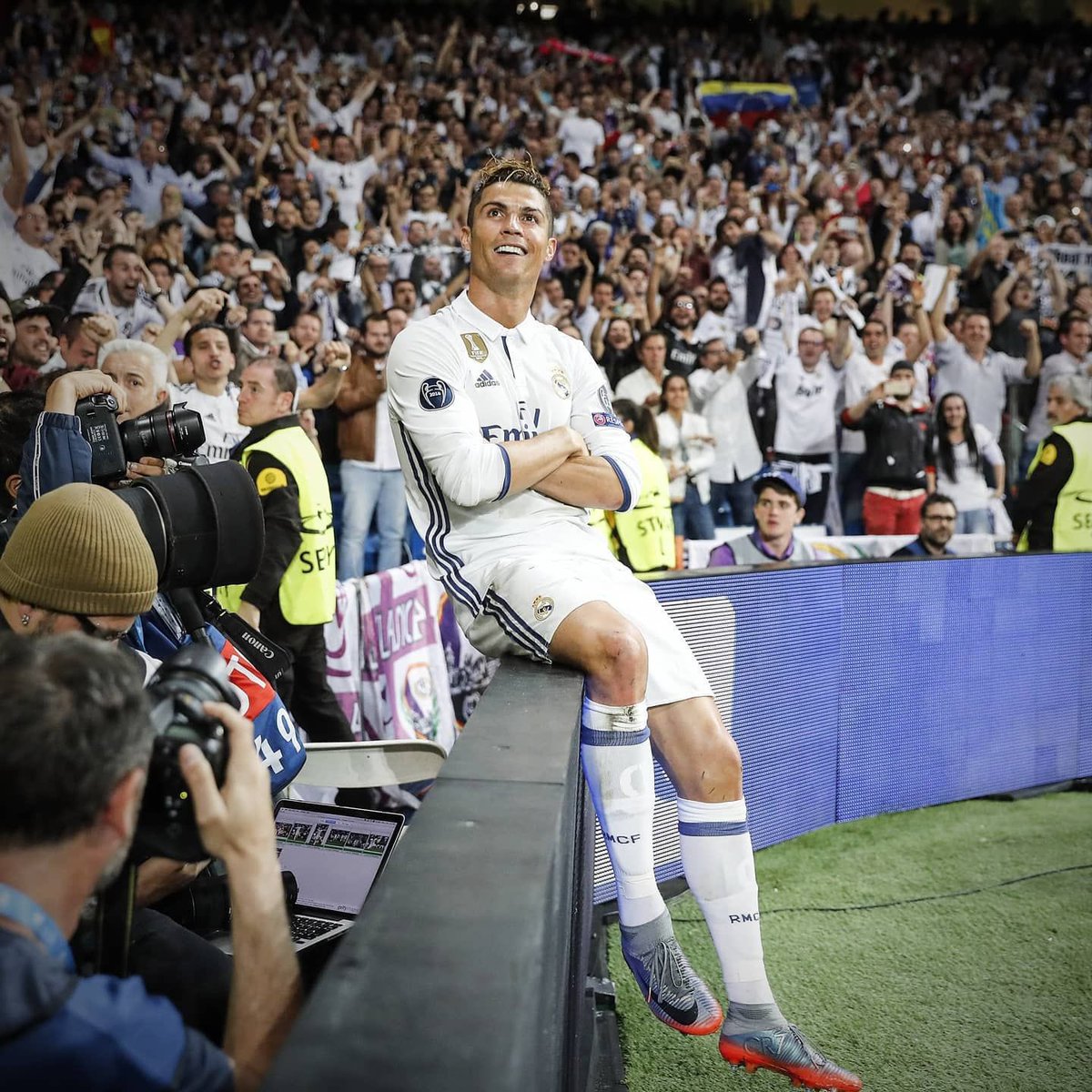 Ya que ayer fue la entrevista de Cristiano, os invito a poner vuestra foto favorita de él en el Madrid. Ahí va la mía 👇🏻