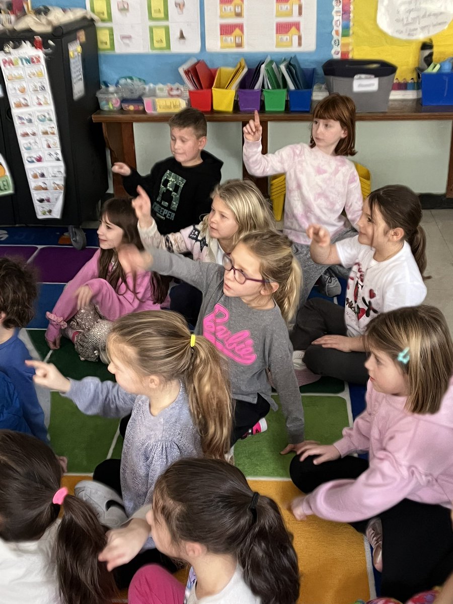 Morning brain break- using a tracing map to keep us calm and focused. <a href="/MergnerMTPS/">Amanda Mergner</a>