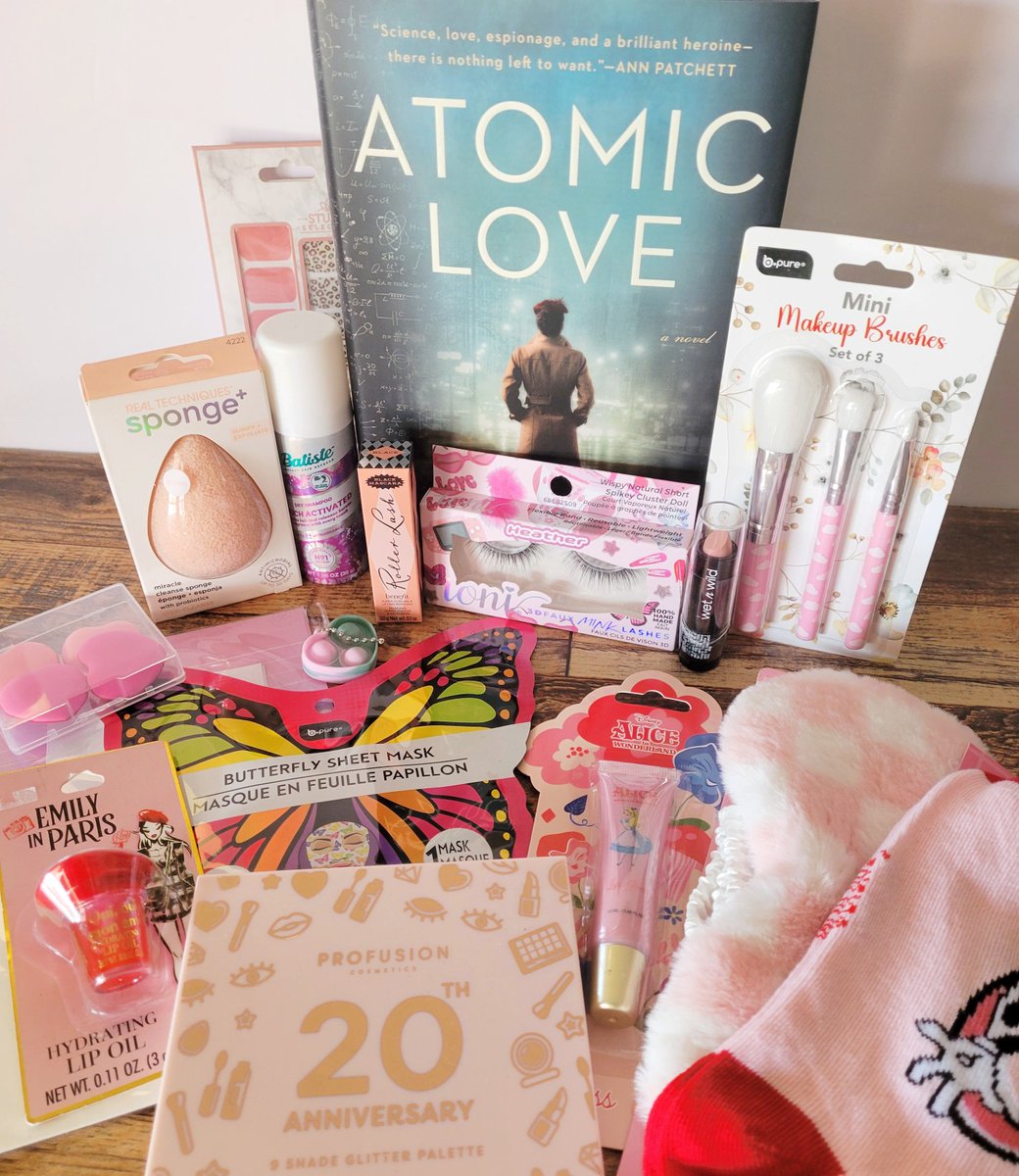 Enter to win a $50+ Valentine &amp; Beauty Bundle from <a href="/TheMoonlitNook/">The Moonlit Nook</a> #giveaway #makeup #books  themoonlitnook.blogspot.com/2025/02/februa…