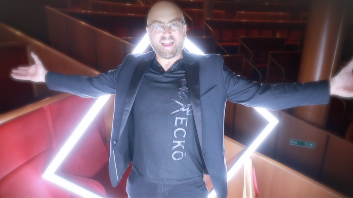 drewthomasmagic tweet media