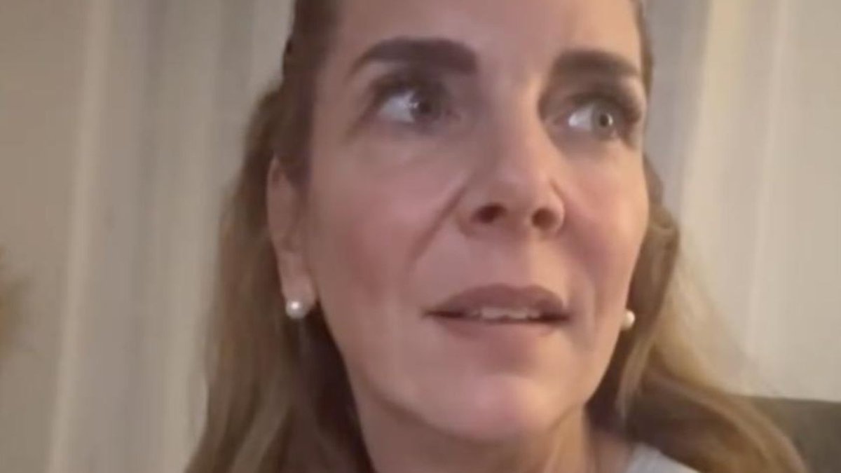 Genervt erzählt Danni Büchner ihren Follower:innen von einer aktuellen Situation, die sie mit Unruhe erfüllt. Was bringt die fünffache Mutter so aus dem Gleichgewicht? gala.de/stars/news/dan…