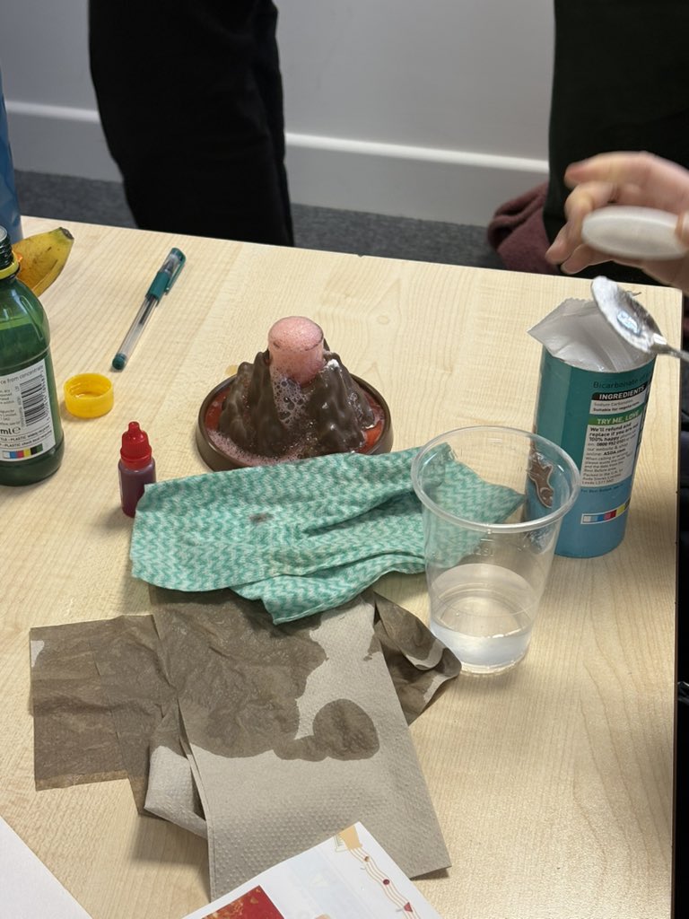 A successful science subject session with <a href="/PlymouthTSA/">PTSA</a> trainee teachers. An inspiring group with lots of knowledge and enthusiasm to offer our pupils. <a href="/CiaraEMoran/">Ciara Moran</a> <a href="/learningatuk/">Learning Acad. Trust</a> <a href="/learningatceo/">Simon Spry</a> <a href="/ogdentrust/">Ogden Trust</a> <a href="/pstt_whyhow/">Primary Science Teaching Trust</a>