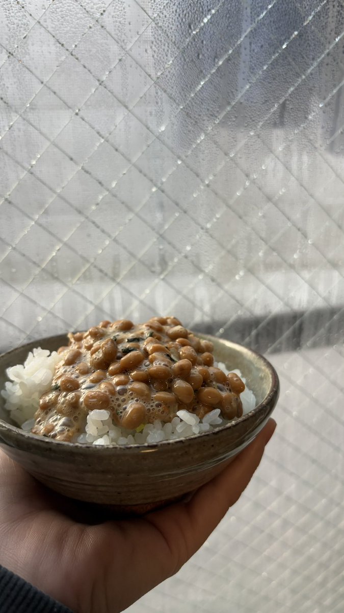 erina149's tweet photo. 退院しました

他の病気の可能性があったり
治療・療養は続きますが

とりあえずは
失った体力と筋肉を取り戻してゆきます

絶飲食から
回復食
1日30gの脂質制限病院食を経て

外の世界で初めて食べたのは
うどんでした

うどん大好き https://t.co/SUmpxzEQhN