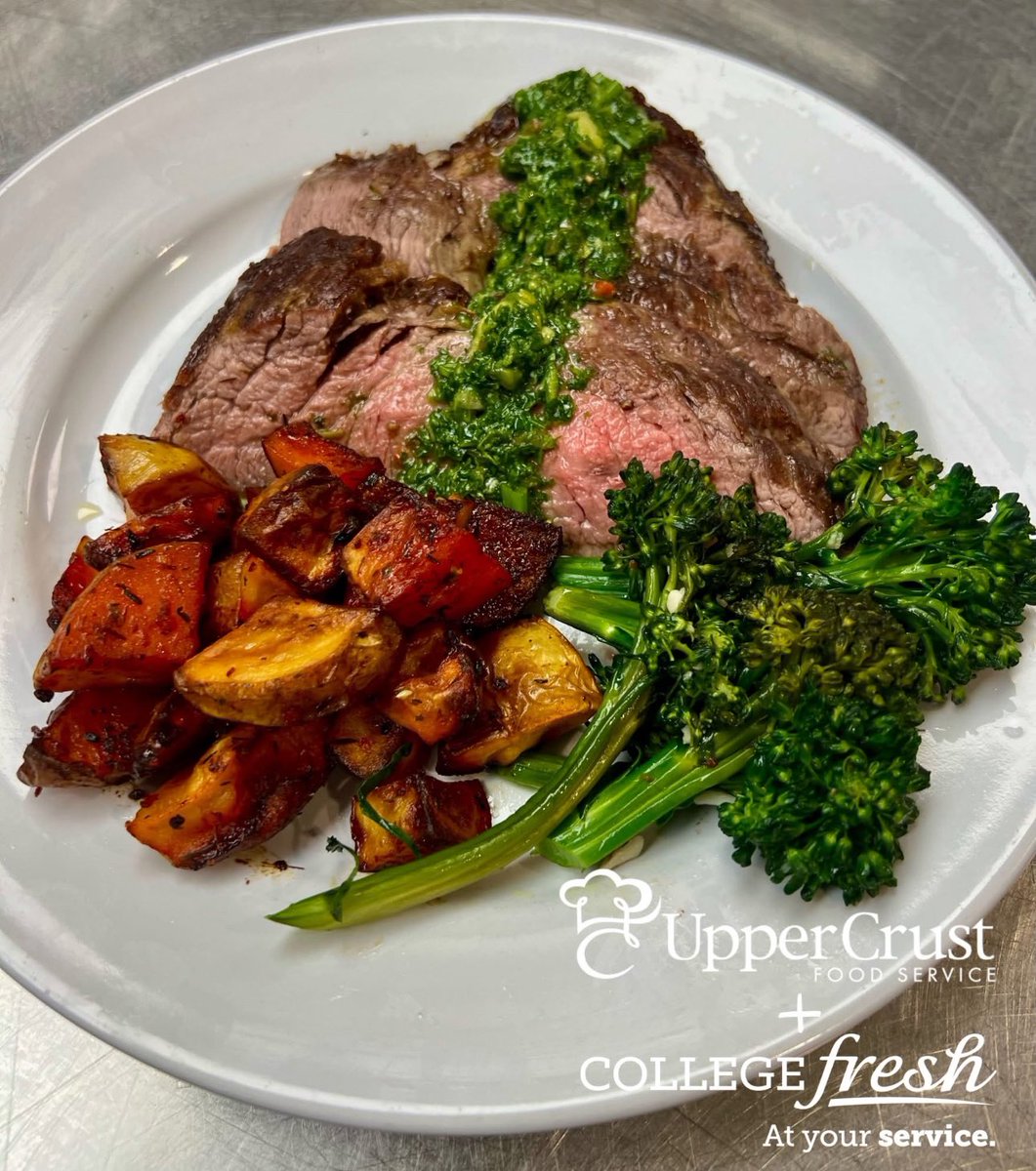 CollegeFreshays's tweet photo. Chimichurri Flank Steak, Roasted Spanish Yukon Potatoes, and Broccolini. Beautiful! 😍🥹🥩

#atyourservice #chef #fresh #collegelife #foodservice #cooking #baking #uppercrustfoodservice #steak https://t.co/JFcZuFjxz9