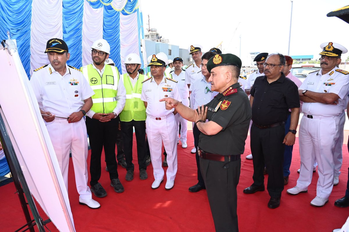 HQ_IDS_India's tweet photo. General Anil Chauhan, Chief of Defence Staff #CDS, accompanied by VAdm K Swaminathan #VCNS and senior MoD functionaries, visited Naval Base Karwar and reviewed the infrastructure developments under #ProjectSeabird.
The empowered delegation visit underscores the importance of positioning Karwar as a futuristic & adaptive Naval Base that remains relevant & responsive to evolving security dynamics.
#CDS interacted with Naval personnel and also inaugurated the Senior Sailor's Accommodation & Main Distribution Sub Station at #Karwar.
@DefenceMinIndia
@SethSanjayMP